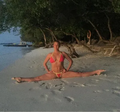 Волочкова позадирала ноги на мальдивском пляже: фото