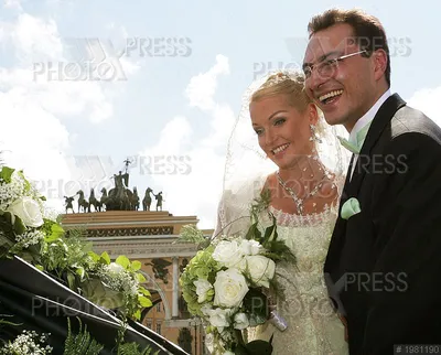 Жених и невеста\": 47-летняя Волочкова сыграла шуточную свадьбу с Шаляпиным  :: Шоу-бизнес :: Дни.ру