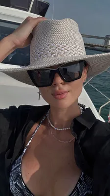 Девичник в Дубае: дочь Анастасии Заворотнюк в бикини повеселилась с  подругами на яхте