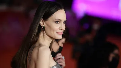Анджелина Джоли на премьере нового фильма поразила худобой: тревожные фото