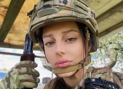 Анджелина Джоли снимет фильм про военного фотографа. Его спродюсирует Том  Харди — Новости на Кинопоиске