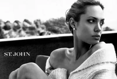 Эта картина Анджелины Джоли доказывает, что она остается одной из самых красивых женщин в мире