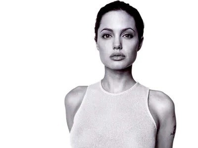 Удивительное изображение Анджелины Джоли