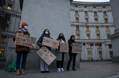 В *опу Россию!\": в Донецке снова появились антироссийские граффити –  опубликовано фото и видео - Украина - Донецк | Обозреватель