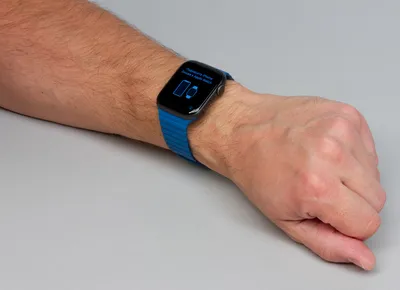 Красивая фотография Apple Watch на руке