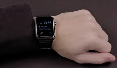 Apple Watch на руке: фотография в высоком качестве