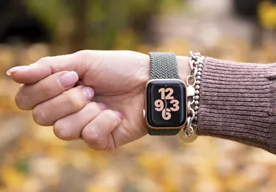 Apple Watch на руке: фото в формате PNG для печати