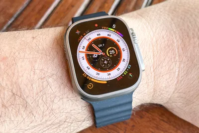 Изображение Apple Watch на руке в высоком разрешении