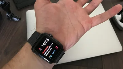 Картинка Apple Watch на руке с возможностью скачать в WebP