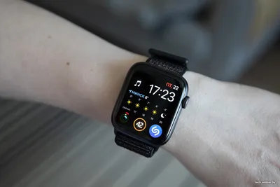 Фотография руки с Apple Watch