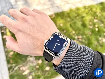 Изображение Apple Watch на руке с настройками фитнеса