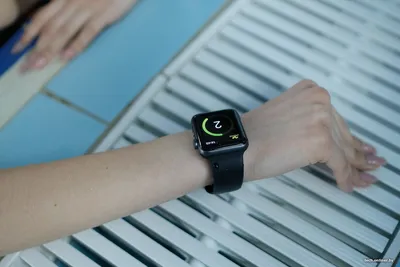 Картинка Apple Watch на руке с возможностью скачать в формате WebP