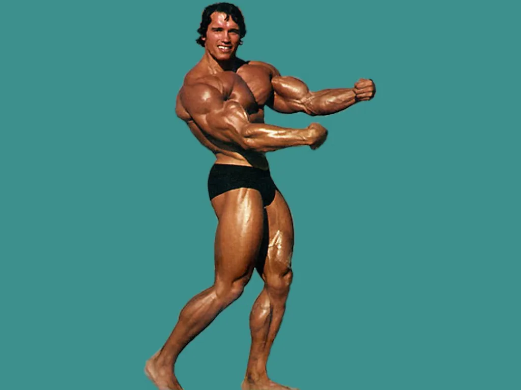 Снимки Арнольда Шварценеггера, восхваляющие его мощные и подтянутые мышцы