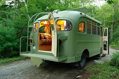 Старый автобус превратили в практичный дом на колесах в ретро-стиле  (видео). Читайте на UKR.NET