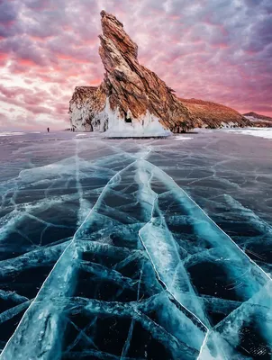 Старый Корабль На Берегу Замерзшего Озера Байкал Фотография, картинки,  изображения и сток-фотография без роялти. Image 69518225