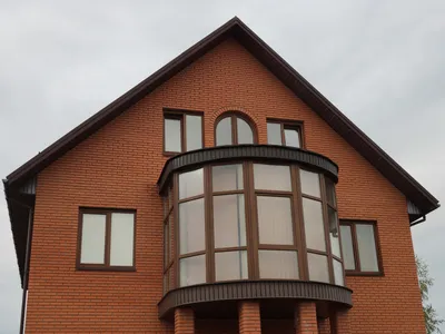 Остекление балконов загородных домов – доступная цена в Подмосковье