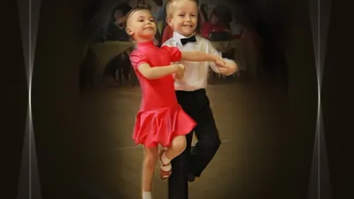 Бальные танцы танцев пар танца Стоковое Фото - изображение насчитывающей  счастье, скачка: 80996756