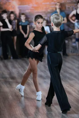 Какой вид танцев выбрать: бальные танцы или балет - Школа танцев DanCo |  Обучение танцам в Москве