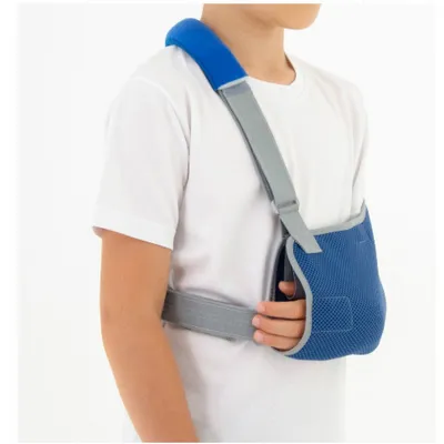 Картинка бандажа на руку для уменьшения риска повреждений при занятиях футболом