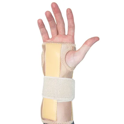 Картинка бандажа на руку для уменьшения боли при травмах руки