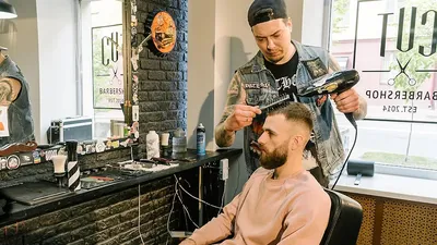 https://www.farpost.ru/vladivostok/rabota/vacansii/muzhskoj-parikmaher-barber-50333262.html