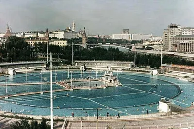 Самый большой открытый плавательный бассейн в СССР и один из