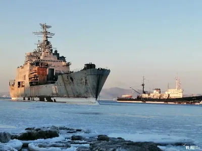 В Приморье большой десантный корабль унесло ветром в море - Рамблер/новости