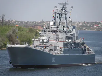 БДК «Саратов» подняли со дна моря в Бердянске