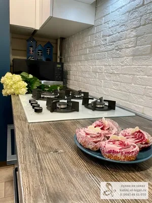 БЕЛЫЕ КУХНИ - мебель на заказ on Instagram: \"Белая кухня в деревянном доме  всегда актуально и всегда смотрится гармонично. Мы стараемся найти подход к  каждому нашему клиенту. 🥰 -Корпус ЛДСП -Фурнитура российского