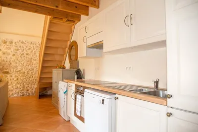 Кухня в деревянном доме - 20 фото живых интерьеров