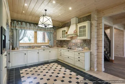 Идеи дизайна кухни в деревянном доме - фото реальных интерьеров и советы |  SALON