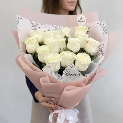 Красно-белые розы в коробке за 3 590 руб. | Бесплатная доставка цветов по  Москве