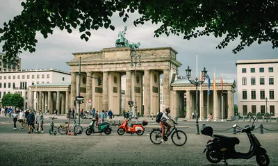 Немного о Берлине .. писала про интересные места уже.. Берлин очень большой  и по нему интересно просто гулять.. Он гораздо больше Одессы… | Instagram