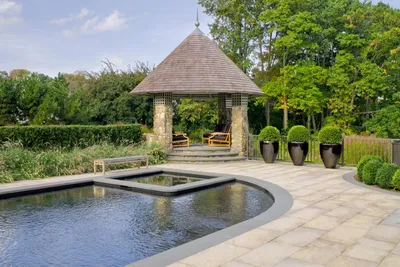 Фото красивых беседок для сада и заднего двора, роскошные и оригинальные  конструкции, беседки у бассейна, классические и современные варианты как  основа комфортного отдыха
