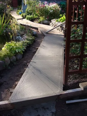 Садовые дорожки из печатного бетона, отделка садовых дорожек печатным  бетоном