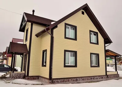 Бежевый дом с коричневой крышей | Смотреть 47 идеи на фото бесплатно