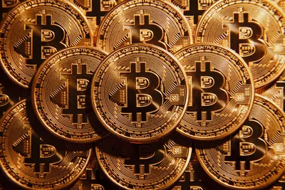 Bitcoin gains as investors diversify amid banking worries