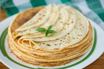 Блинчики с джемом и сметаной🥞 Этот завтрак настолько невероятно вкусный ,  что сможет удивить и взрослых, и детей😍 📍Павлова 52А ☎️… | Instagram