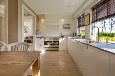 Дизайн кухни в частном доме: планировка, особенности, фото интерьеров