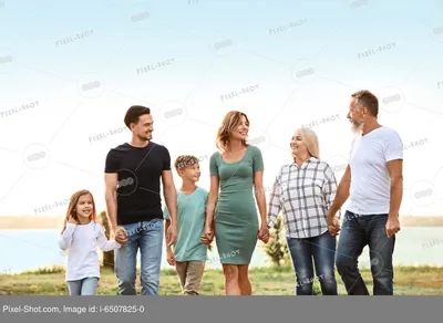 большая семья стоит рядом друг с другом, картина семьи фон картинки и Фото  для бесплатной загрузки