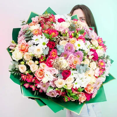 Большой букет роз в коробке – розы с доставкой по Москве и Московской  области