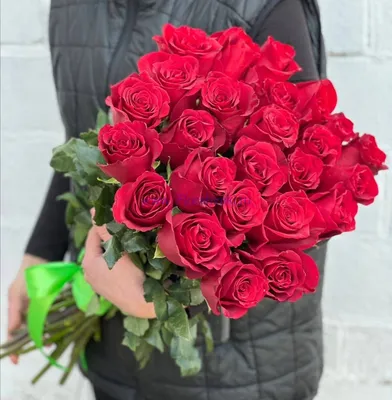 Красные розы недорого: 101 цветок, высота 50 см по цене 17665 ₽ - купить в  RoseMarkt с доставкой по Санкт-Петербургу