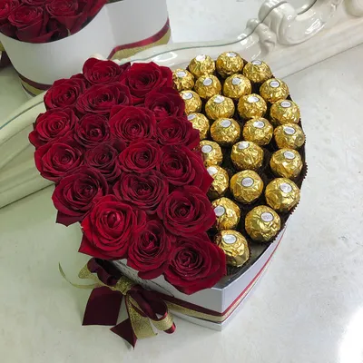 Четыре бордовые розы с каплями росы…» — создано в Шедевруме