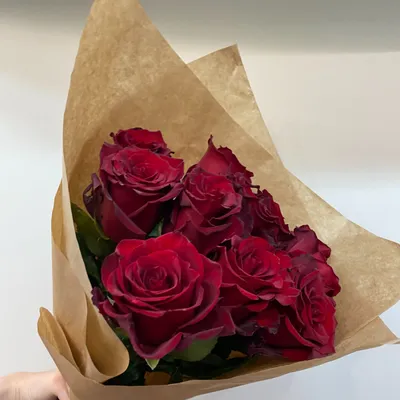 Купить бордовые розы недорого. Доставка по Москве 24 часа.