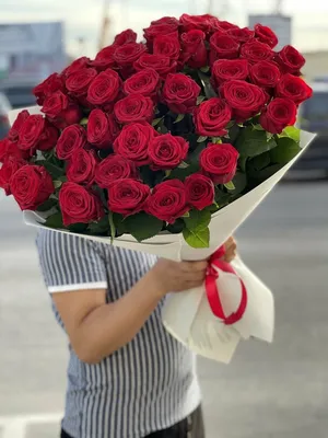 Красные розы в шляпной коробке K-08 купить по цене 6500.00 руб. с доставкой  по Туле – интернет-магазин «Расцветочка»