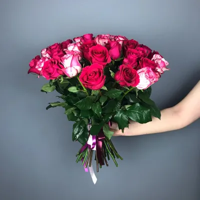 Красные розы - сердце с голубой окантовкой за 8 990 руб. | Бесплатная  доставка цветов по Москве