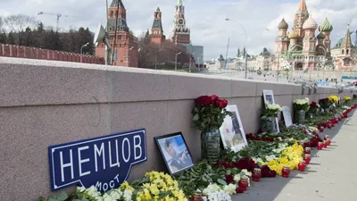 Иностранные послы возложили цветы к месту убийства Немцова - РИА Новости,  27.02.2021