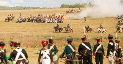 Потешные полки в рамках празднования 100-летней годовщины Бородинского  сражения. - Бородино