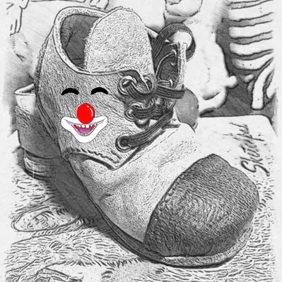 Фотография клоунских ботинок на мероприятии