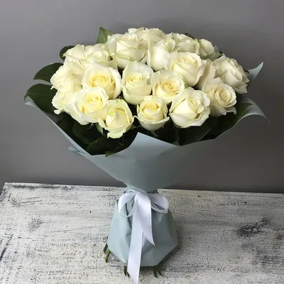 Купить букет из белых роз в коробке \"совершенство\" в Москве в  интернет-магазине «Империя Цветов»